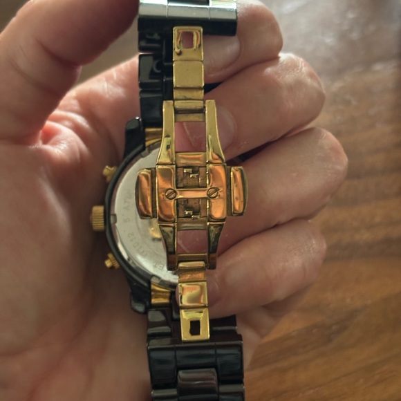 Michael Kors ceramic black and gold watch - Picture 5 of 7